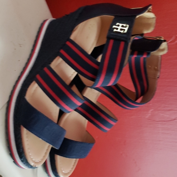 Shoes - Picture 3 of 4